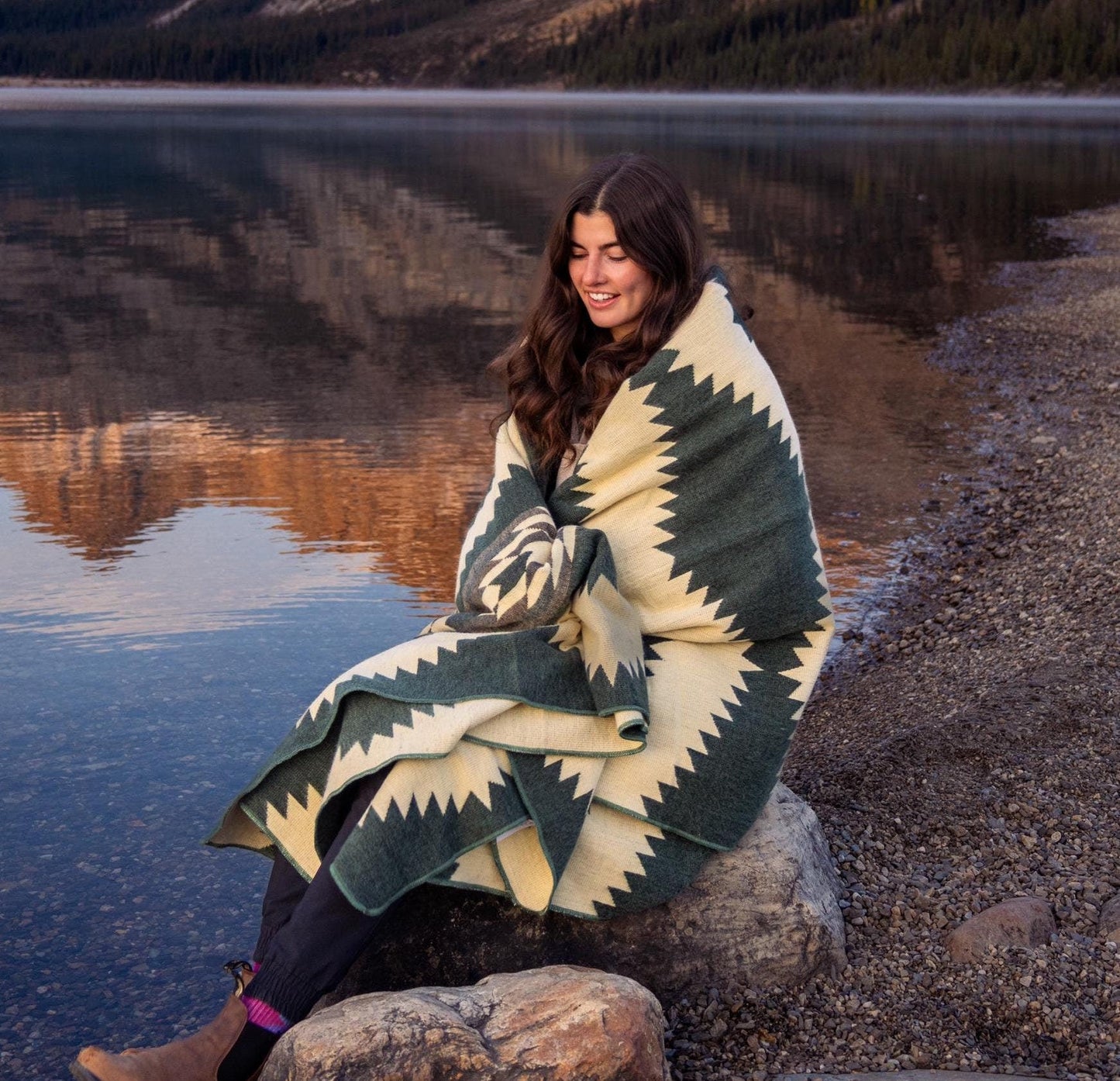 Alpaca Blanket - Glasgow - Art Andina - Alpaca wool blanket in Queen Size | Reversible Aztec Throw Blanket with Native Design | Southwestern Blanket Boho | Navajo Blanket Style