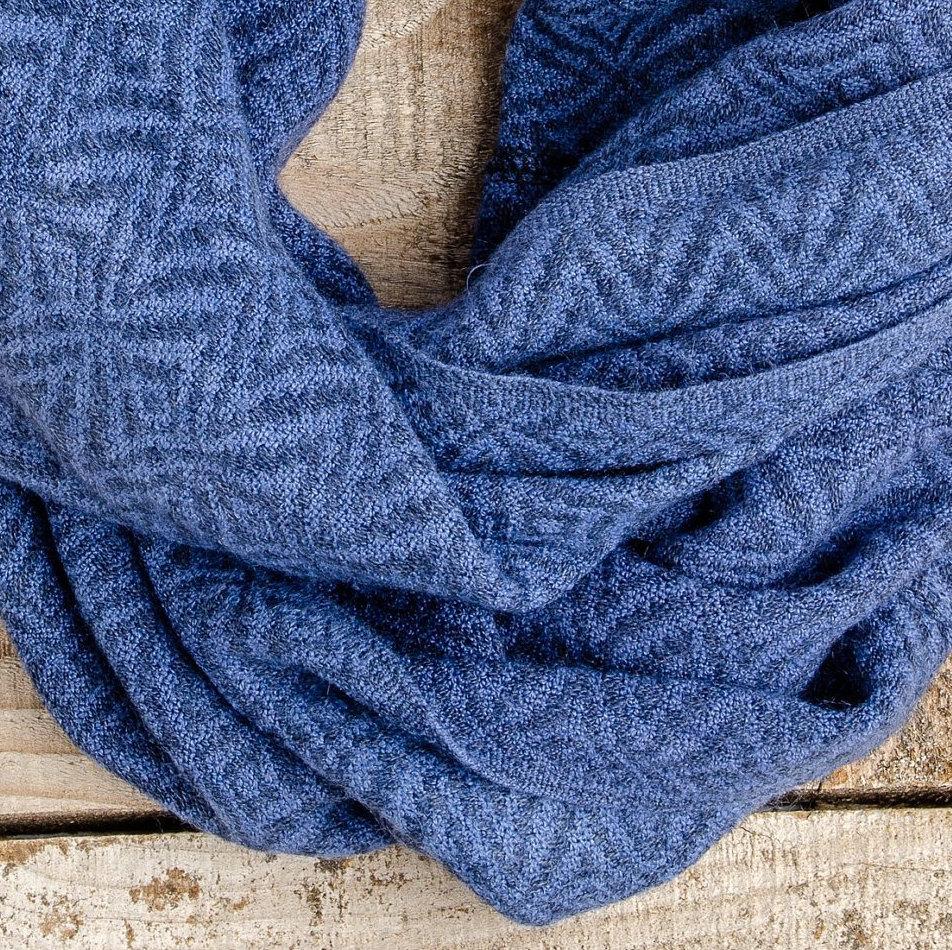 Alpaca Infinity scarf - True blue